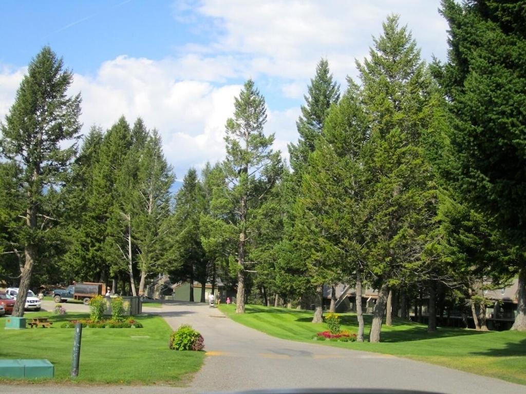 Akiskinook At Windermere Lake - Private Beach Access - New Pool And Hot Tub Now Open! Invermere Zewnętrze zdjęcie
