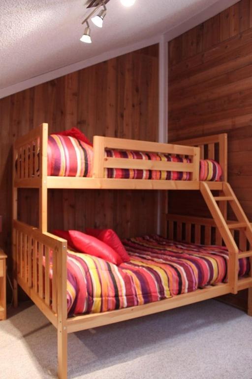 Akiskinook At Windermere Lake - Private Beach Access - New Pool And Hot Tub Now Open! Invermere Zewnętrze zdjęcie