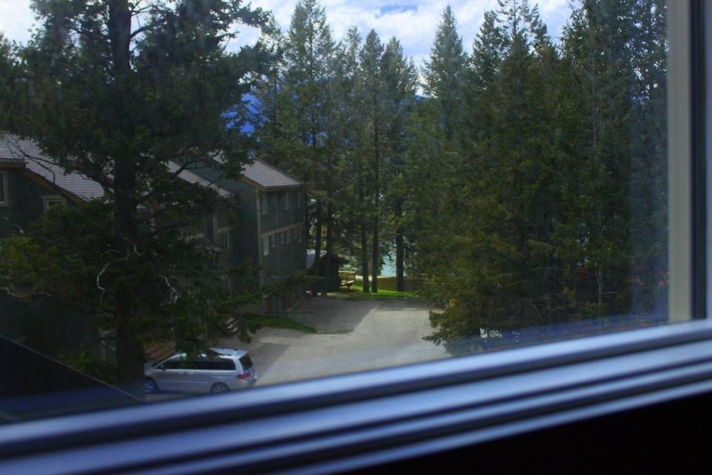 Akiskinook At Windermere Lake - Private Beach Access - New Pool And Hot Tub Now Open! Invermere Zewnętrze zdjęcie