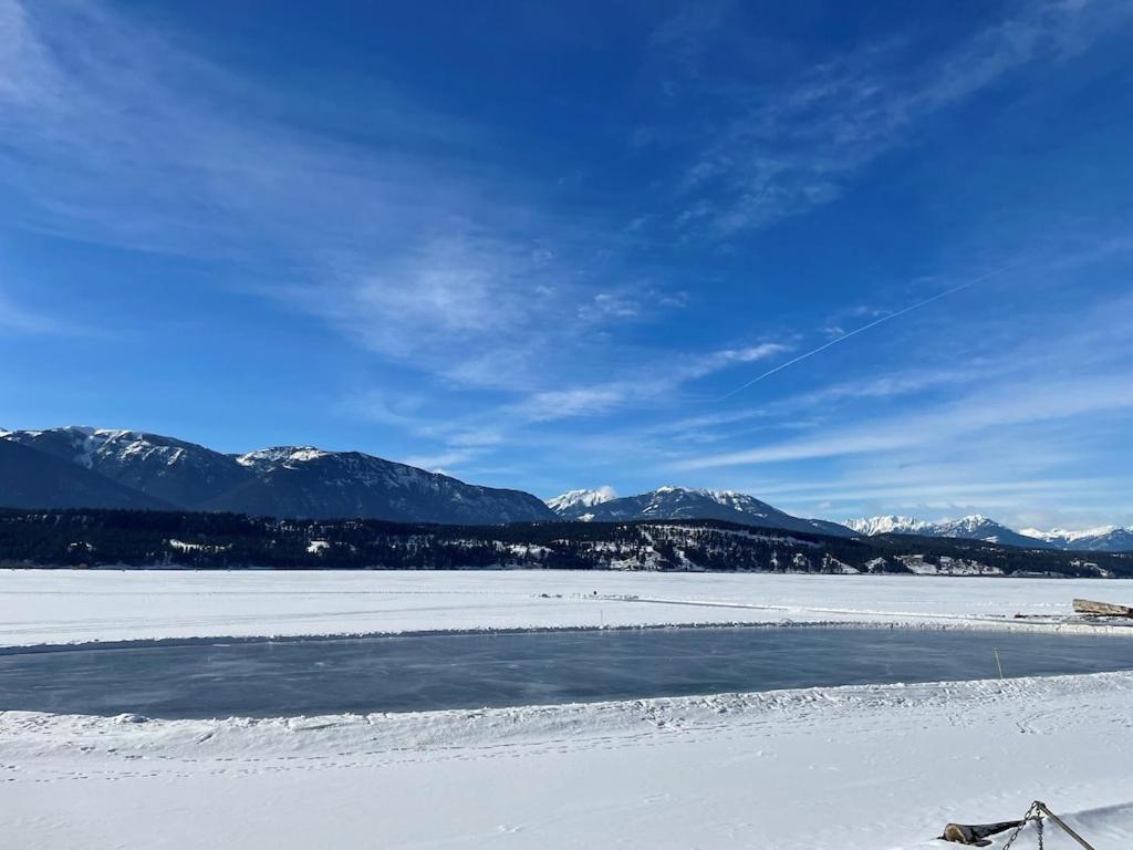 Akiskinook At Windermere Lake - Private Beach Access - New Pool And Hot Tub Now Open! Invermere Zewnętrze zdjęcie