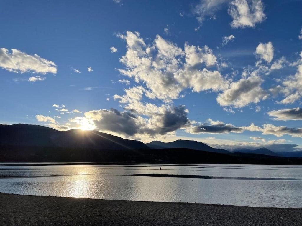 Akiskinook At Windermere Lake - Private Beach Access - New Pool And Hot Tub Now Open! Invermere Zewnętrze zdjęcie