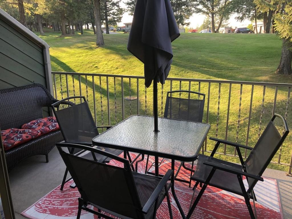 Akiskinook At Windermere Lake - Private Beach Access - New Pool And Hot Tub Now Open! Invermere Zewnętrze zdjęcie