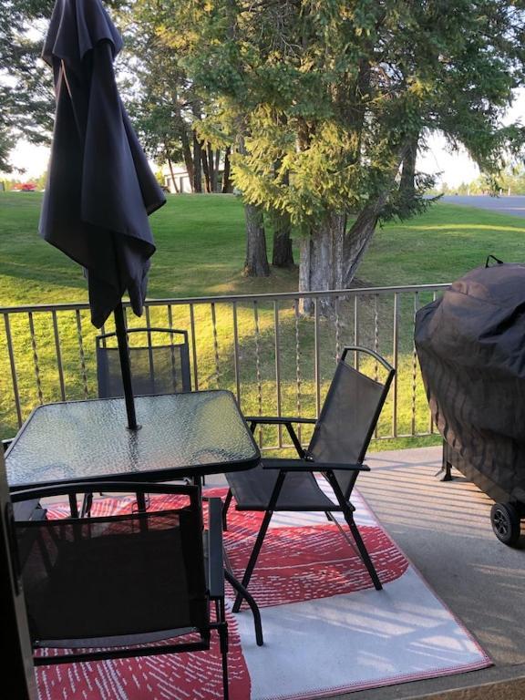 Akiskinook At Windermere Lake - Private Beach Access - New Pool And Hot Tub Now Open! Invermere Zewnętrze zdjęcie