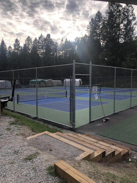 Akiskinook At Windermere Lake - Private Beach Access - New Pool And Hot Tub Now Open! Invermere Zewnętrze zdjęcie
