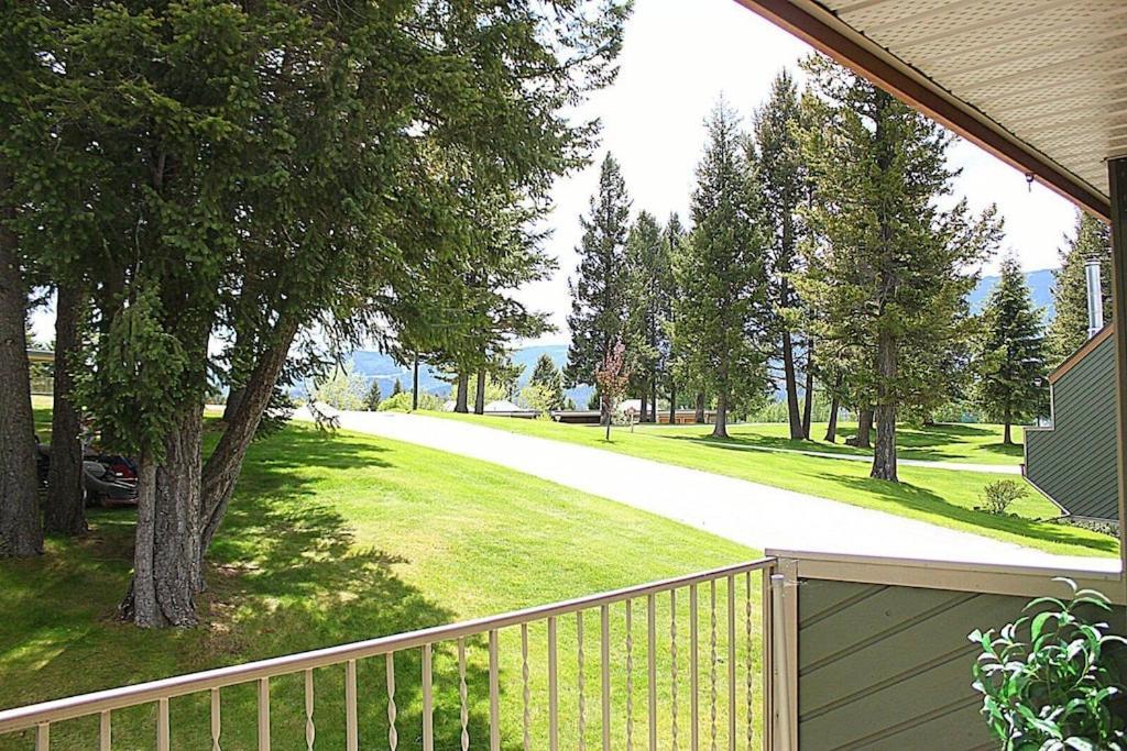 Akiskinook At Windermere Lake - Private Beach Access - New Pool And Hot Tub Now Open! Invermere Zewnętrze zdjęcie