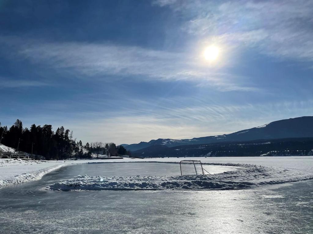 Akiskinook At Windermere Lake - Private Beach Access - New Pool And Hot Tub Now Open! Invermere Zewnętrze zdjęcie